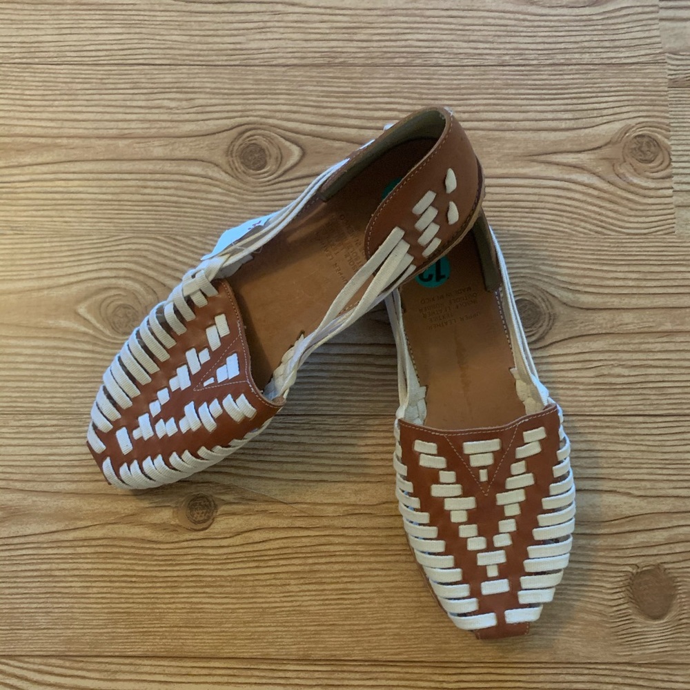 TOMS weaved leather sandals/flats